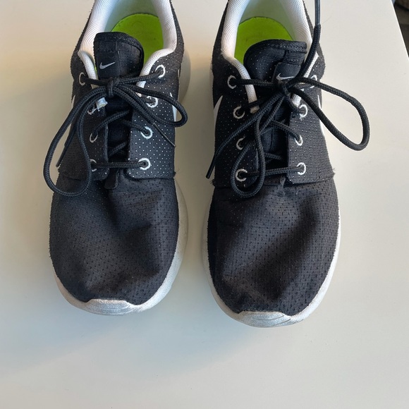 Black Nike Roshes - Picture 2 of 2